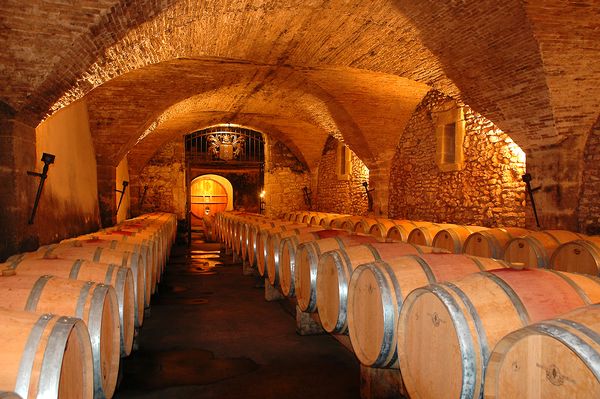 barriques-chateauneuf-du-pape-©-Coll.-Federation-des-Producteurs-de-Chateauneuf-du-Pape